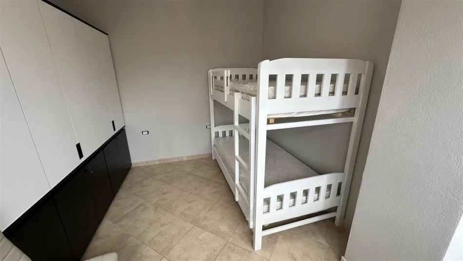 Tirane, jepet me qera apartament 2+1+Ballkon Kati 4, 88 m² 750 € (Rruga Kongresi i Manastirit, prane Pediatrise)