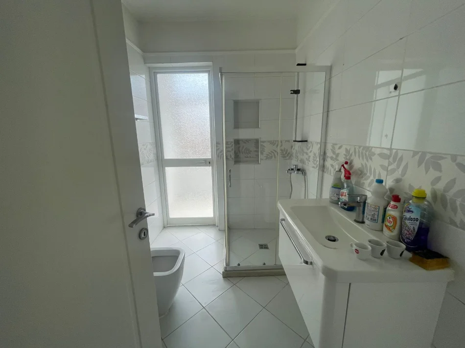 Tirane, jepet me qera zyre Kati 4, 110 m² 1.470 € (Sheshi Willson)