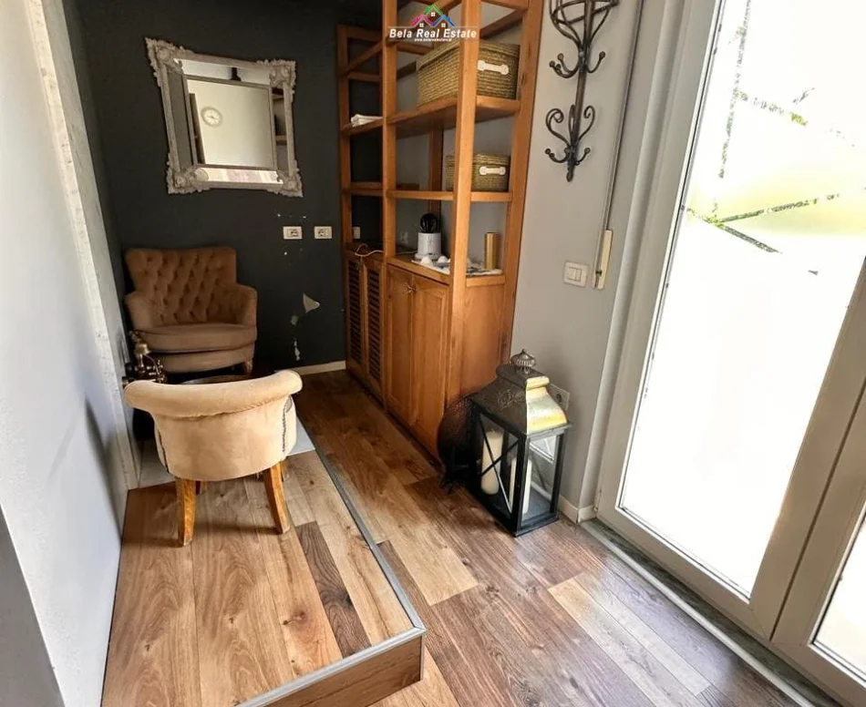 Tirane, jepet me qera dyqan Kati 2, 100 m² 1.500 € (don bosko)