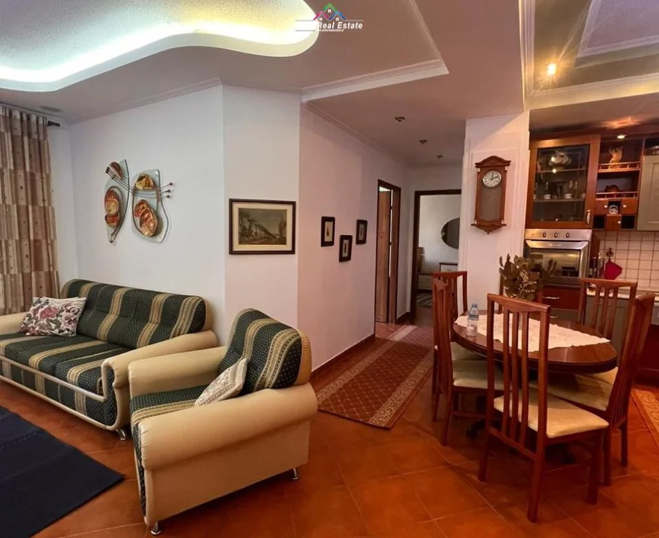 Tirane, jepet me qera apartament 2+1 Kati 10, 110 m² 739 € (muhamed gjollesha)