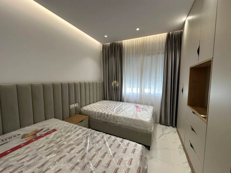Tirane, jepet me qera apartament 2+1+Aneks+Ballkon Kati 5, 113 m² 500 € (Kamez prane Bar Oslo)