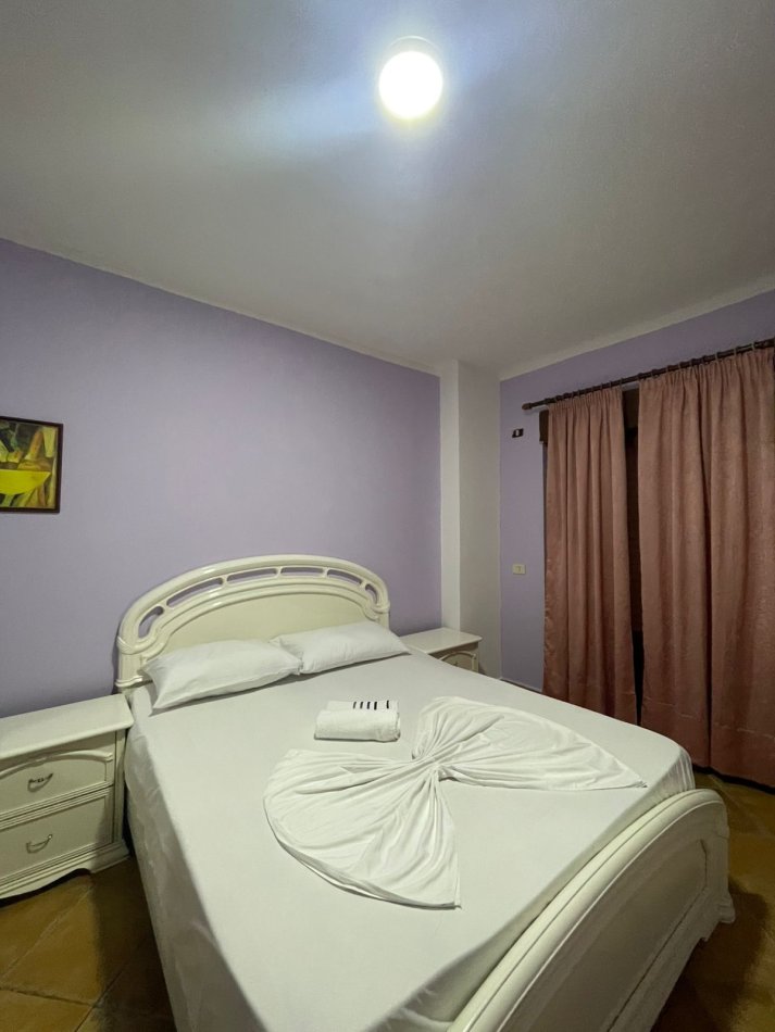 Tirane, jepet me qera apartament 1+1+Ballkon Kati 3, 65 m² 600 € (RRUGA E DURRESIT)