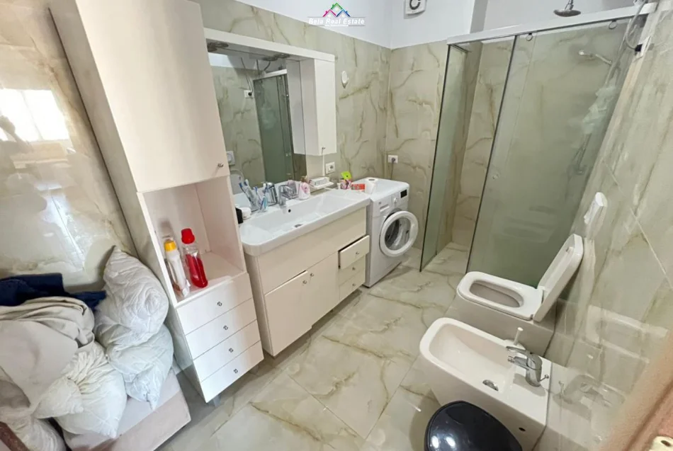 Tirane, jepet me qera apartament 1+1+Ballkon Kati 6, 65 m² 650 € (vasil shanto)