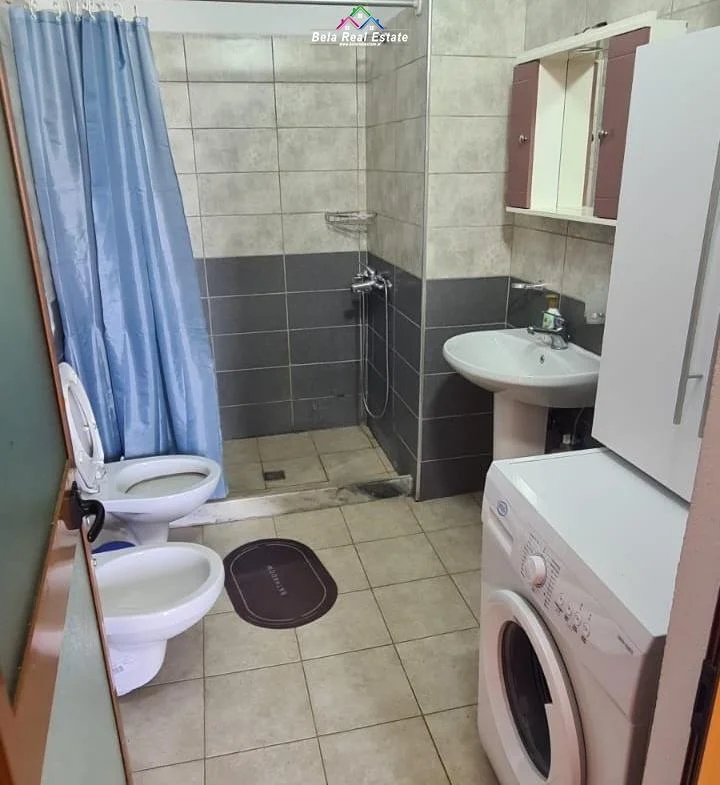 Tirane, jepet me qera apartament 1+1+Ballkon Kati 2, 70 m² 530 € (selvia)