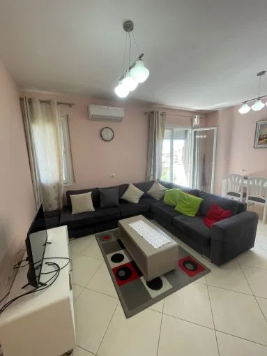 Tirane, jepet me qera apartament 1+1 Kati 3, 70 m² 500 € (zogu i zi)