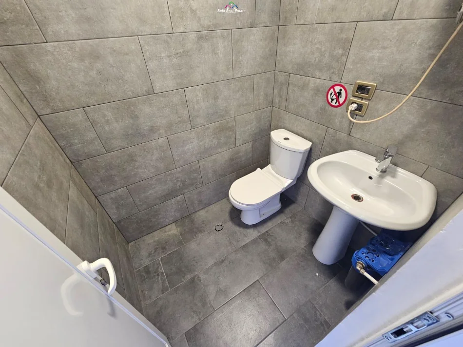 Tirane, shes zyre Kati 2, 72 m² 260.000 € (21 dhjetori)