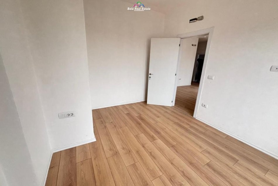 Tirane, jepet me qera zyre Kati 12, 67 m² 450 € (Rruga e Barrikadave)