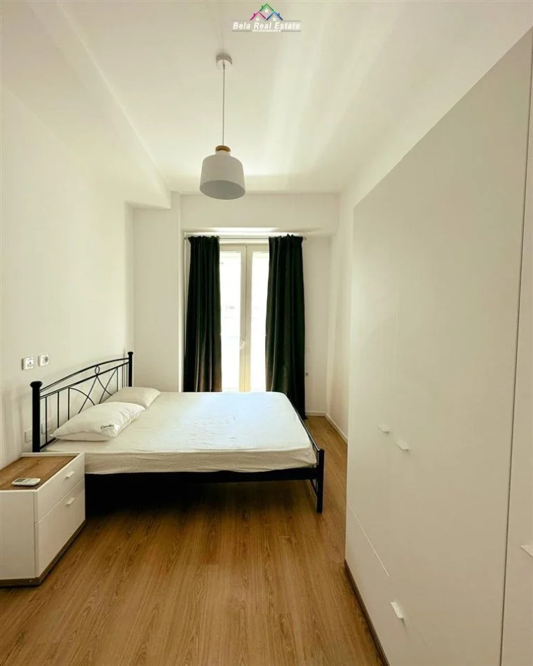 Tirane, jepet me qera apartament 2+1+Ballkon, Kati 8, 120 m² 700 € (Kompleksi Kontakt)