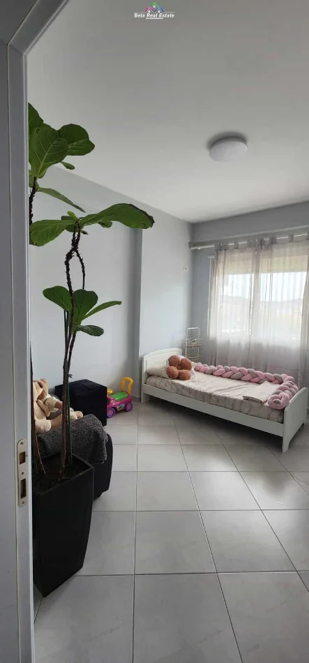 Tirane, jepet me qera apartament 2+1+Ballkon Kati 3, 75 m² 570 € (kompleksi golden park)