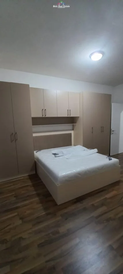 Tirane, shes apartament 1+1+Ballkon, Kati 4, 77 m² 108,000 € (Fusha e Aviacionit)