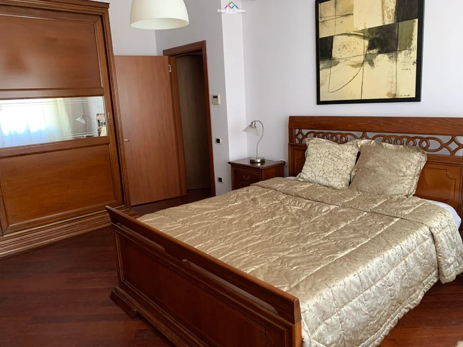 Tirane, jepet me qera apartament 2+1 Kati 8, 100 m² 1.300 € (Abdyl frasheri)