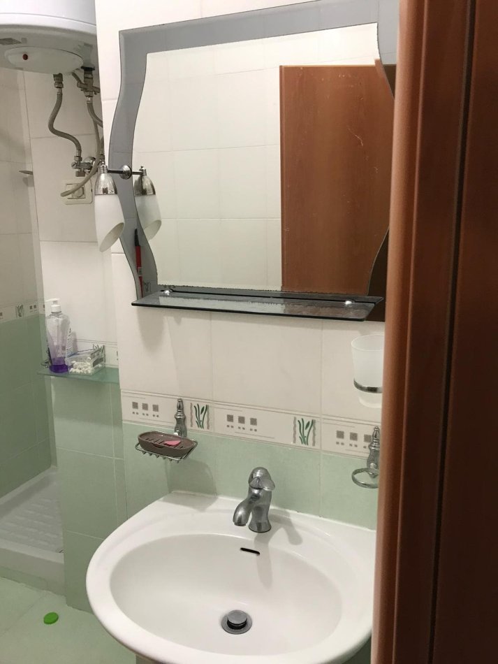 Tirane, jepet me qera apartament 1+1+Ballkon Kati 6, 52 m² 500 € (vasil shanto)
