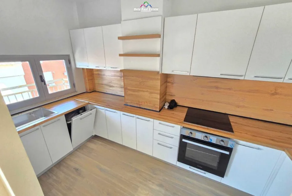 Tirane, jepet me qera apartament 3+1 Kati 6, 160 m² 1.400 € (bulevardi zhan dark)