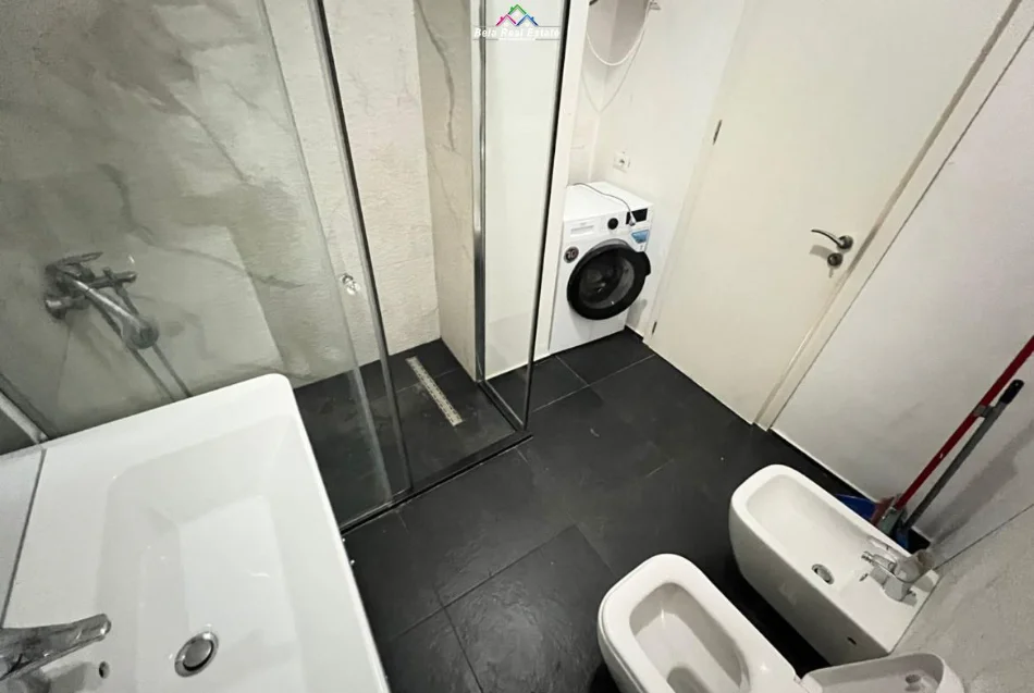Tirane, jepet me qera apartament 1+1+Ballkon Kati 6, 65 m² 650 € (vasil shanto)