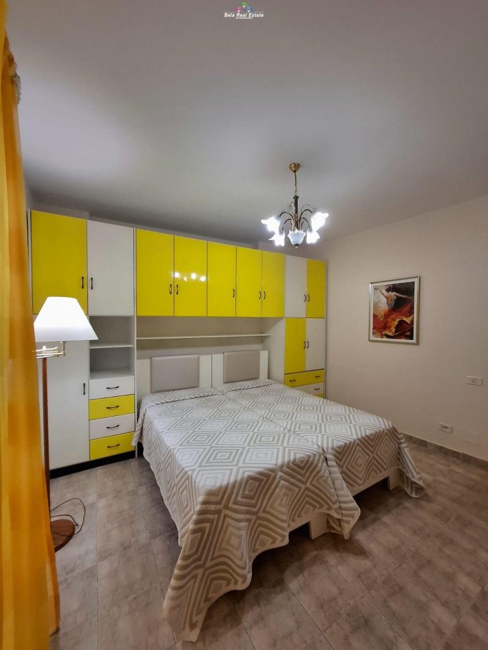 Tirane, jepet me qera apartament 1+1+Ballkon Kati 3, 65 m² 550 € (Komuna e Parisit)