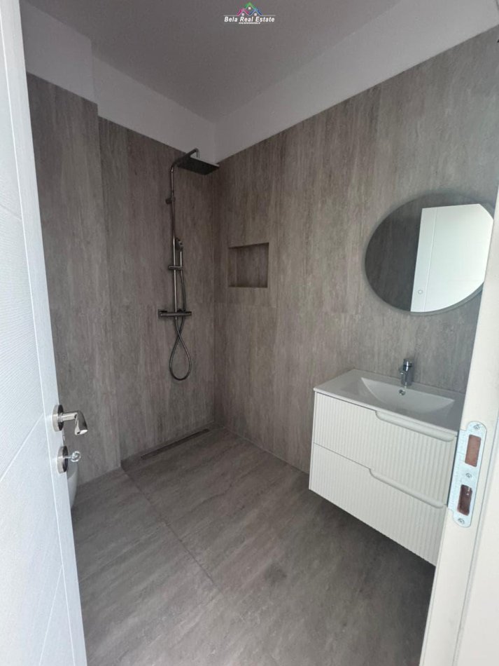 Tirane, jepet me qera apartament 2+1 Kati 2, 125 m² 650 € (bulevardi i ri)