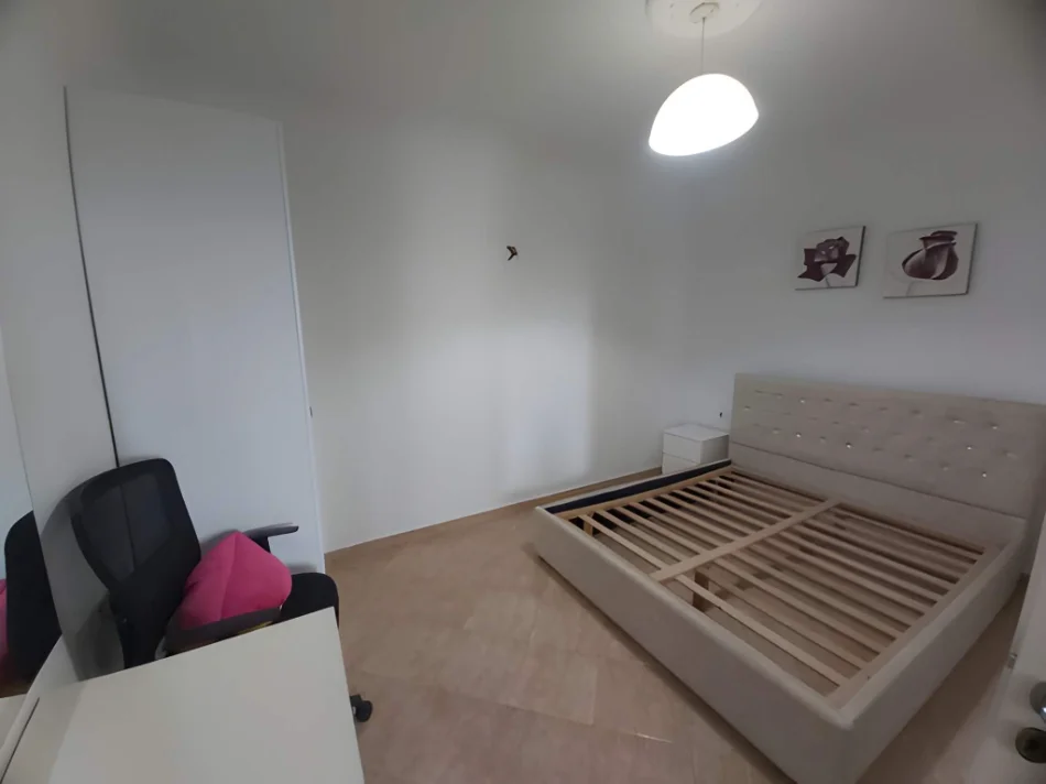 Tirane, jepet me qera apartament 2+1+Ballkon Kati 5, 120 m² 550 € (Kompleksi Grand, Ali Demi)