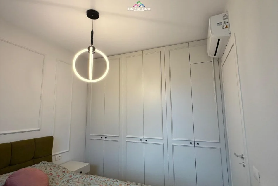 Tirane, jepet me qera apartament 1+1+Ballkon Kati 4, 60 m² 570 € (univers city)