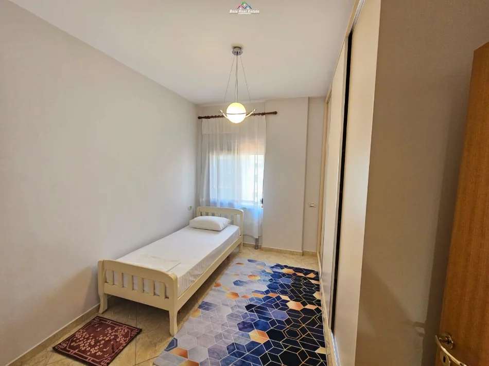 Tirane, jepet me qera apartament 2+1 Kati 5, 90 m² 680 € (frosina plaku)