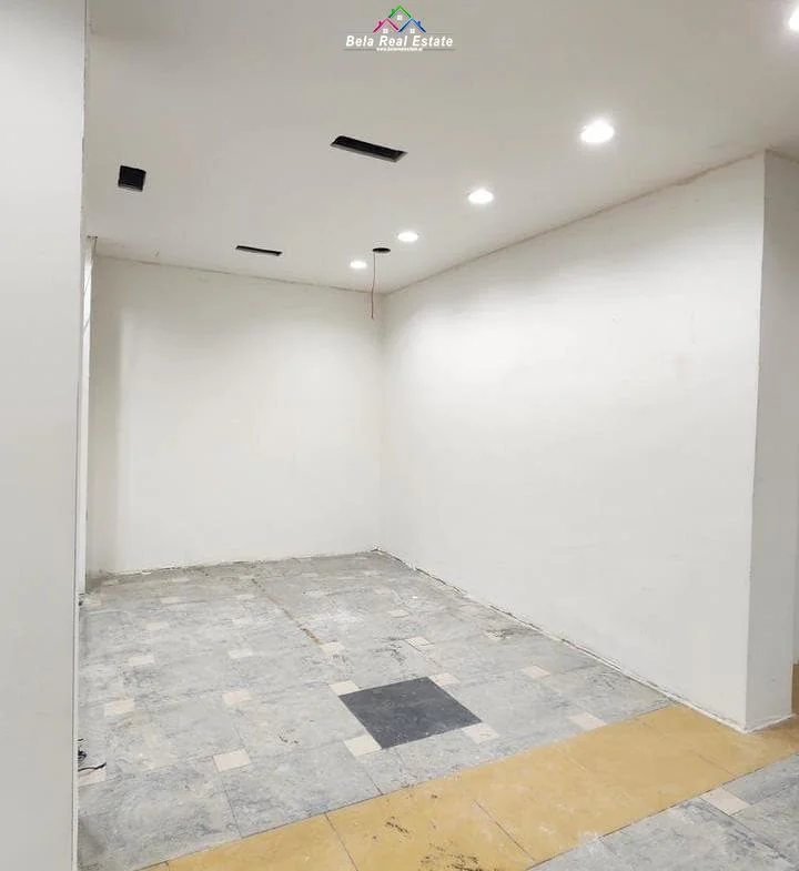 Tirane, jepet me qera dyqan Kati 0, 150 m² 1.500 € (Qender)