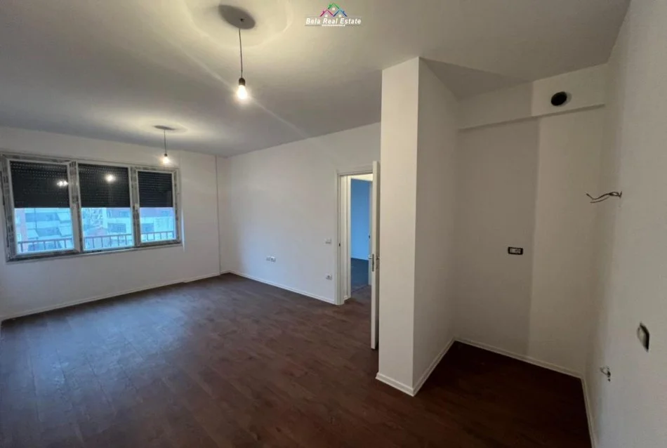 Tirane, jepet me qera zyre Kati 6, 98 m² 800 € (Tefta Tashko Koco)