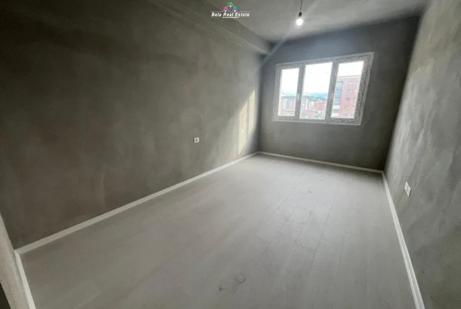 Tirane, jepet me qera zyre Kati 4, 140 m² 530 € (feiz himzo)