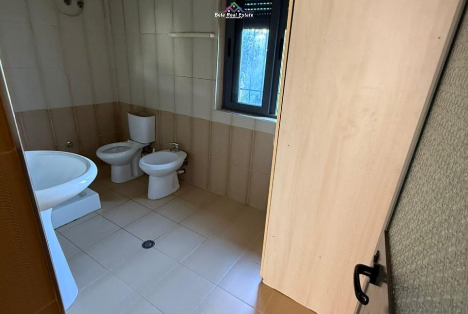 Tirane, jepet me qera Vile 2+1 Kati 4, 85 m² 450 € (Astir)