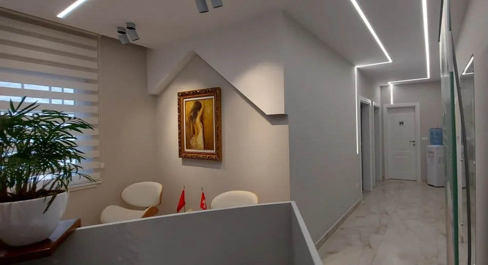 Tirane, jepet me qera ambjent biznesi Kati 0, 70 m² 1.900 € (rruga Fortuzi)