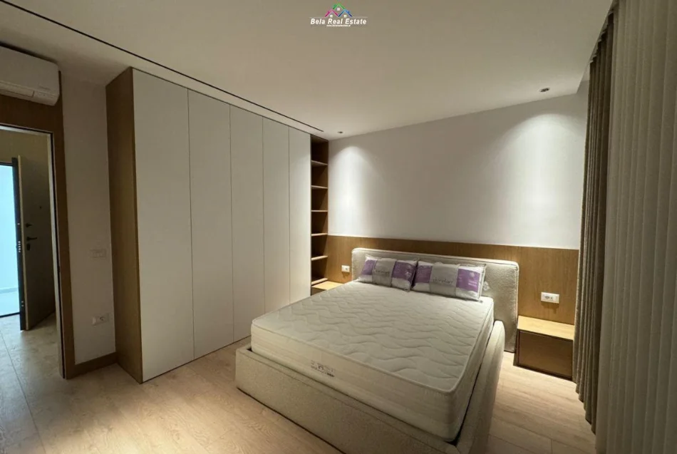 Tirane, jepet me qera apartament 1+1+Ballkon Kati 4, 68 m² 1.000 € (komuna e parisit)