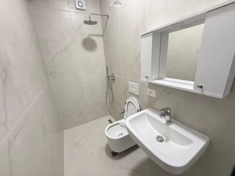 Shqiperi, jepet me qera apartament 1+1+Ballkon Kati 9, 50 m² 380 € (ali demi)