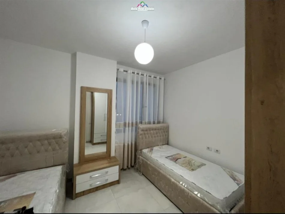 Tirane, jepet me qera apartament 2+1+Ballkon Kati 7, 112 m² 400 € (Kamez, Bulevardi Blu)