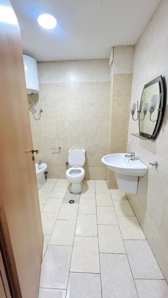 Tirane, jepet me qera apartament 1+1 Kati 15, 60 m² 600 € (Te 9-Katëshet)