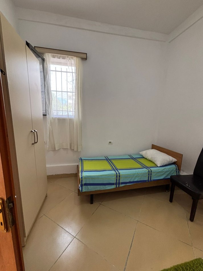 Tirane, jepet me qera apartament Kati 1, 65 m² 300 € 