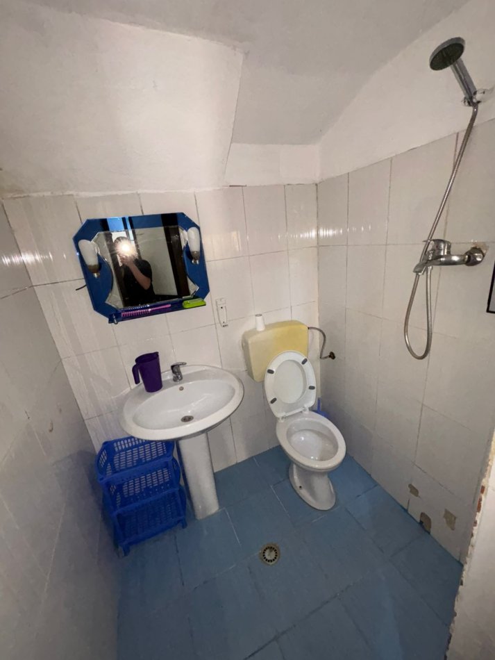 Tirane, jepet me qera apartament 1+1 Kati 1, 47 m² 270 € (Ali Demi)