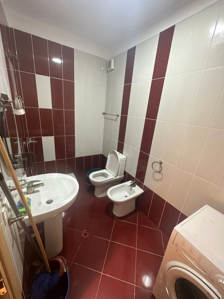 Tirane, jepet me qera apartament 2+1+Ballkon Kati 3, 110 m² 500 € (Astir)