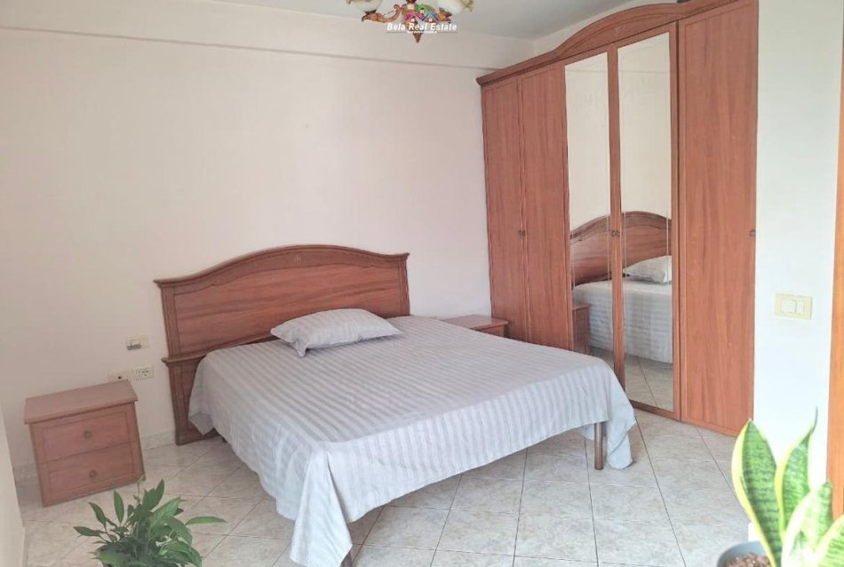 Tirane, jepet me qera apartament 3+1+Ballkon Kati 7, 110 m² 700 € (SELVIA)