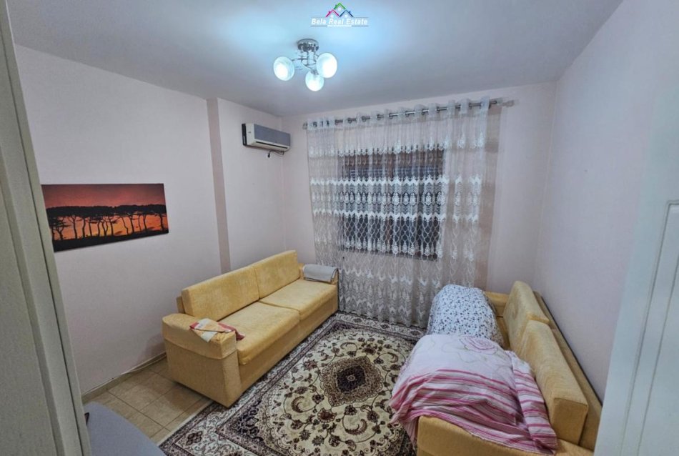 Tirane, jepet me qera apartament 3+1 Kati 2, 140 m² 700 € (Rruga Aleksander Moisiu)