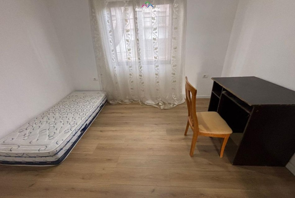 Tirane, jepet me qera Vile 2+1 Kati 2, 78 m² 350 € (Rruga Sadik Petrela)