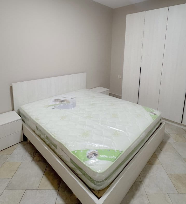 Tirane, jepet me qera apartament 1+1 Kati 15, 50 m² 600 € (Qender)