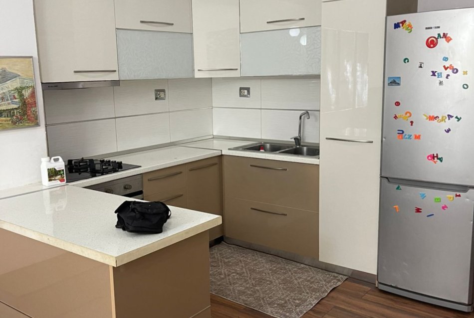 Tirane, jepet me qera apartament 2+1 Kati 2, 85 m² 550 € (Rruga Bill Klinton)