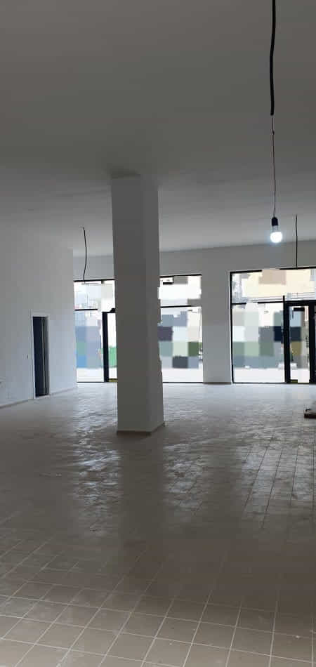 Tirane, jepet me qera dyqan Kati 0, 215 m² 3.000 € (Rruga Ali Shefqeti)