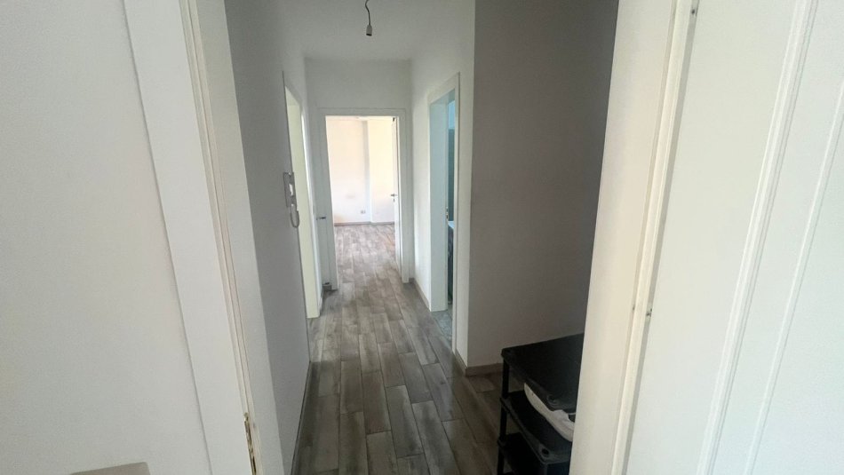 Tirane, jepet me qera apartament 2+1 Kati 2, 80 m² 550 € (Rruga Loni Ligori)