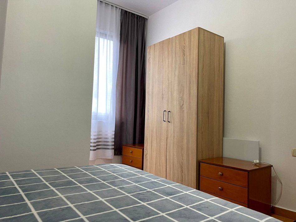 Tirane, jepet me qera apartament 2+1 Kati 4, 85 m² 570 € (Rruga Gjergj Legisi)