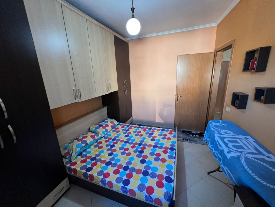 Tirane, jepet me qera apartament 1+1 Kati 7, 55 m² 400 € (Rruga Tom Plezha)
