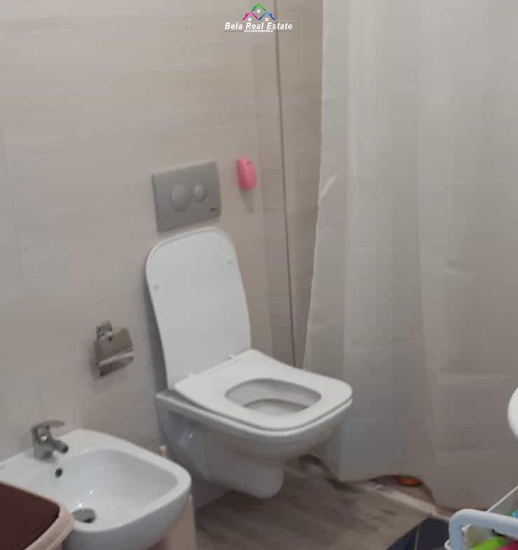 Tirane, jepet me qera apartament 1+1 , 70 m² 570 € (Rruga e Kavajes)