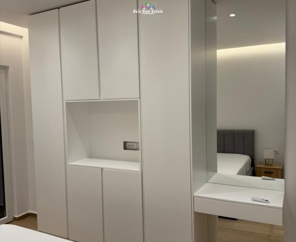 Tirane, jepet me qera apartament 1+1 Kati 3, 70 m² 800 € (Rruga Hysni Gerbolli)