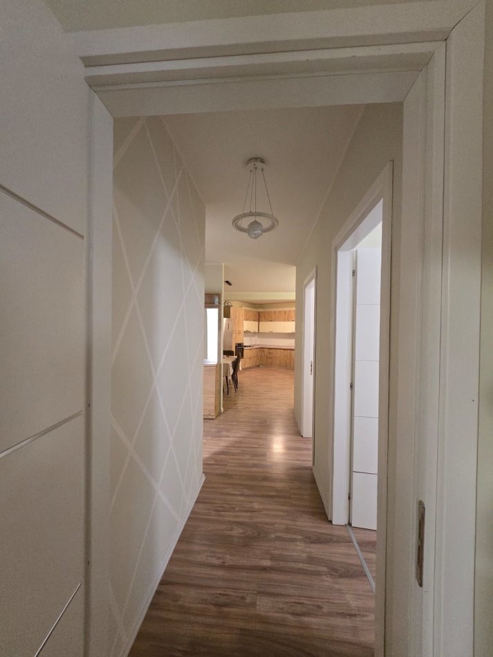 Tirane, jepet me qera apartament 3+1 Kati 5, 127 m² 770 € (Rruga Beniamin Kruta)