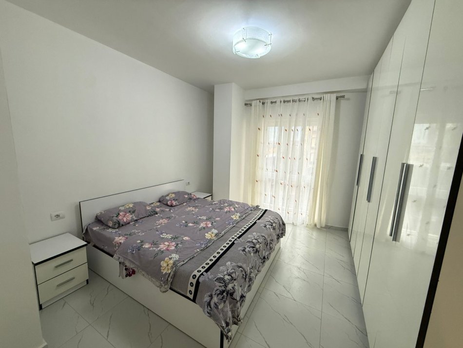 Tirane, jepet me qera apartament 1+1 Kati 1, 67 m² 720 € (Rruga Hysni Gerbolli)