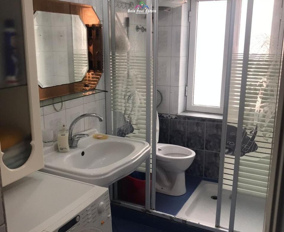 Tirane, jepet me qera apartament 2+1 Kati 4, 80 m² 570 € (rruga e dibres)