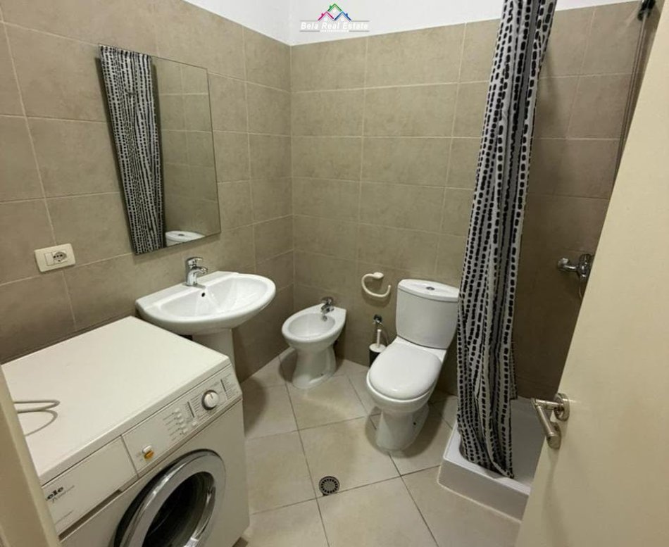 Tirane, jepet me qera apartament 1+1 Kati 1, 90 m² 420 € (rrugen Hamdi Lika)